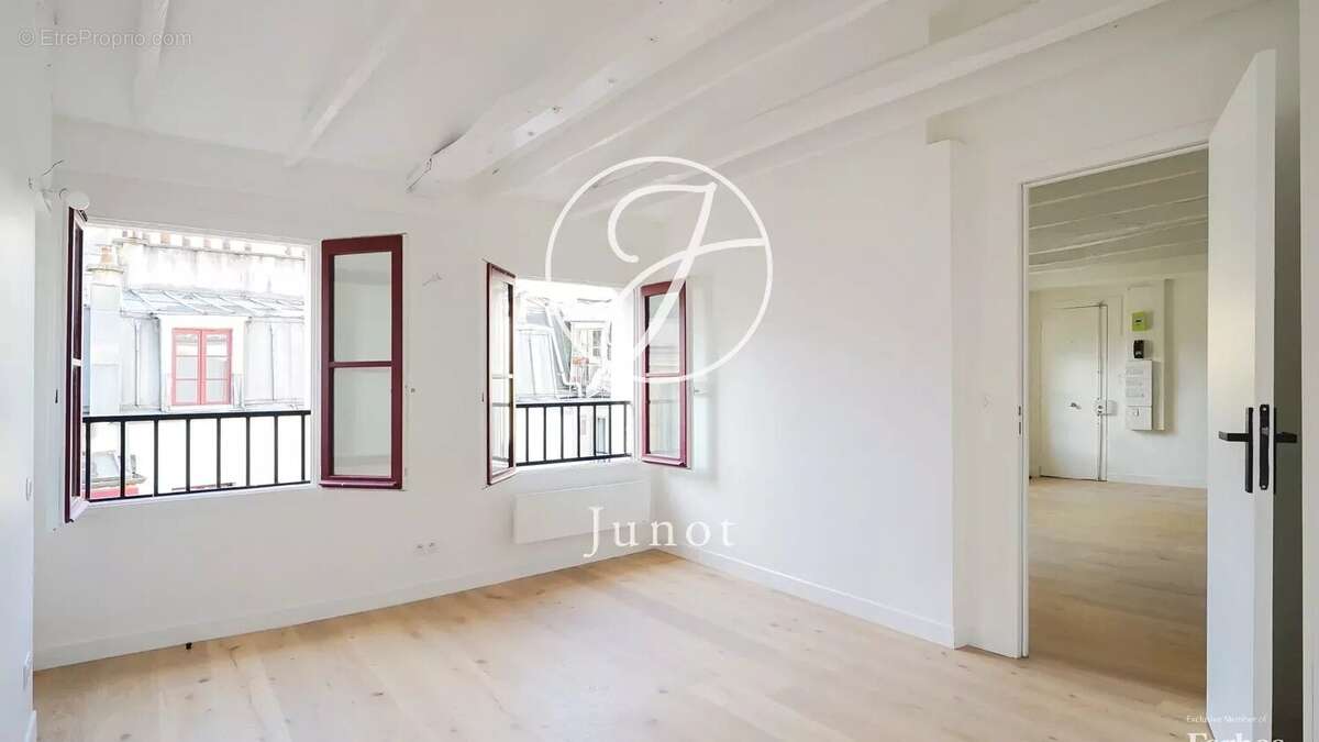 Appartement à PARIS-3E