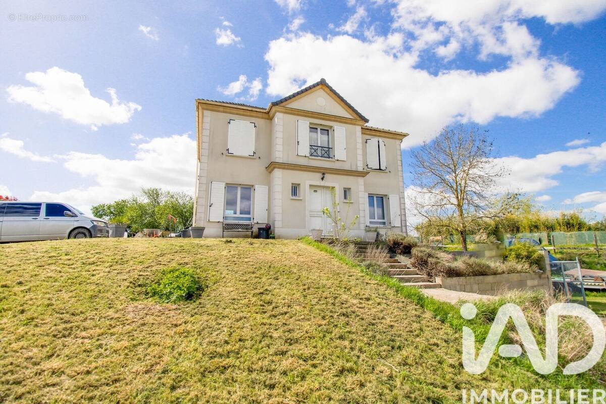 Photo 1 - Maison à ABBEVILLE-LA-RIVIERE