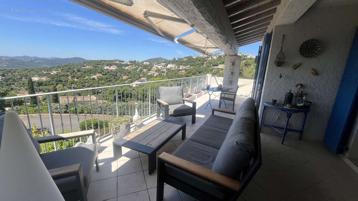 Maison à ROQUEBRUNE-SUR-ARGENS