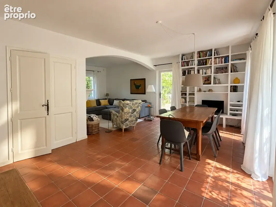 ROGNES (13) Élégante propriété Provençale de 170 m2 avec piscine et garage terrain de 5220 m2 - photo 7