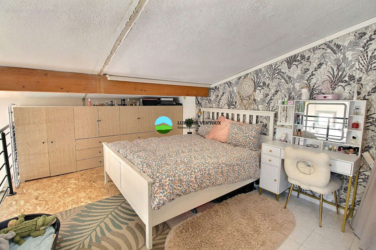 Appartement à PERNES-LES-FONTAINES