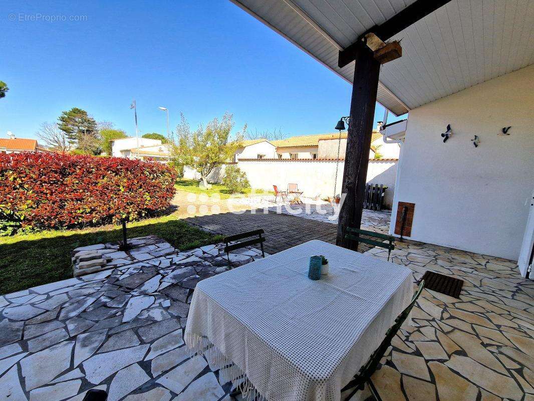 Maison à VAUX-SUR-MER