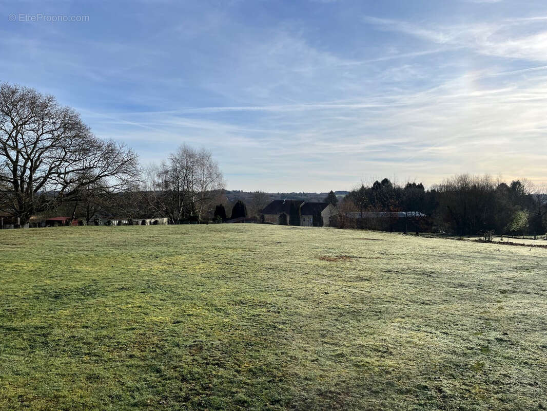 Terrain à SAINT-YRIEIX-LA-PERCHE