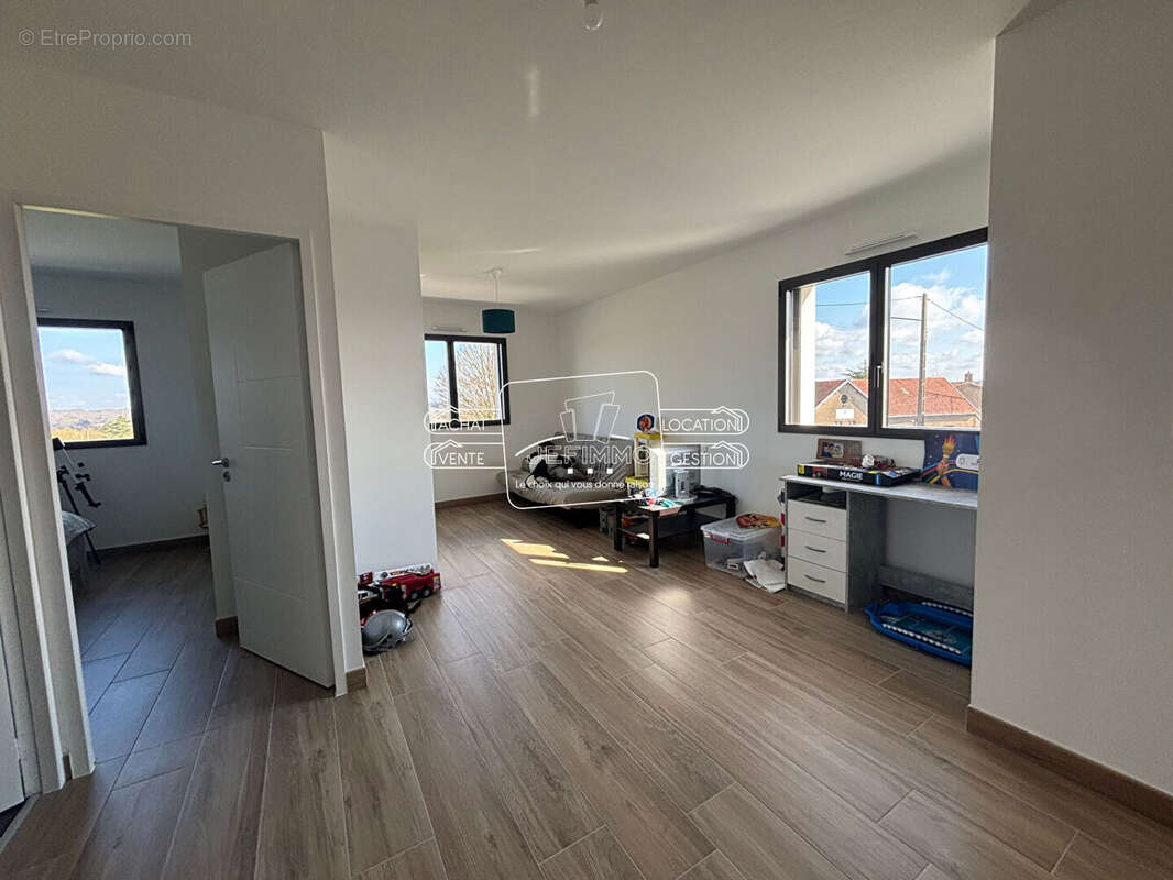 Maison à LA VARENNE