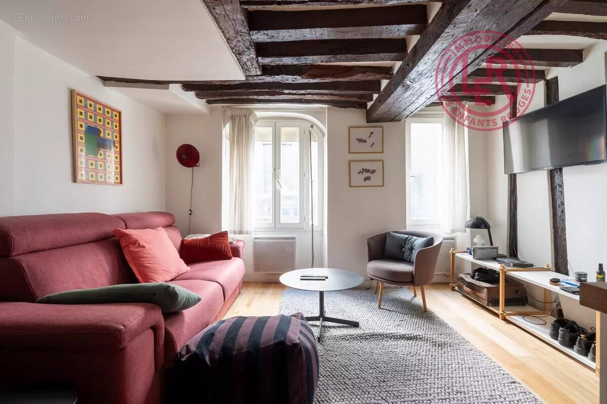Appartement à PARIS-3E
