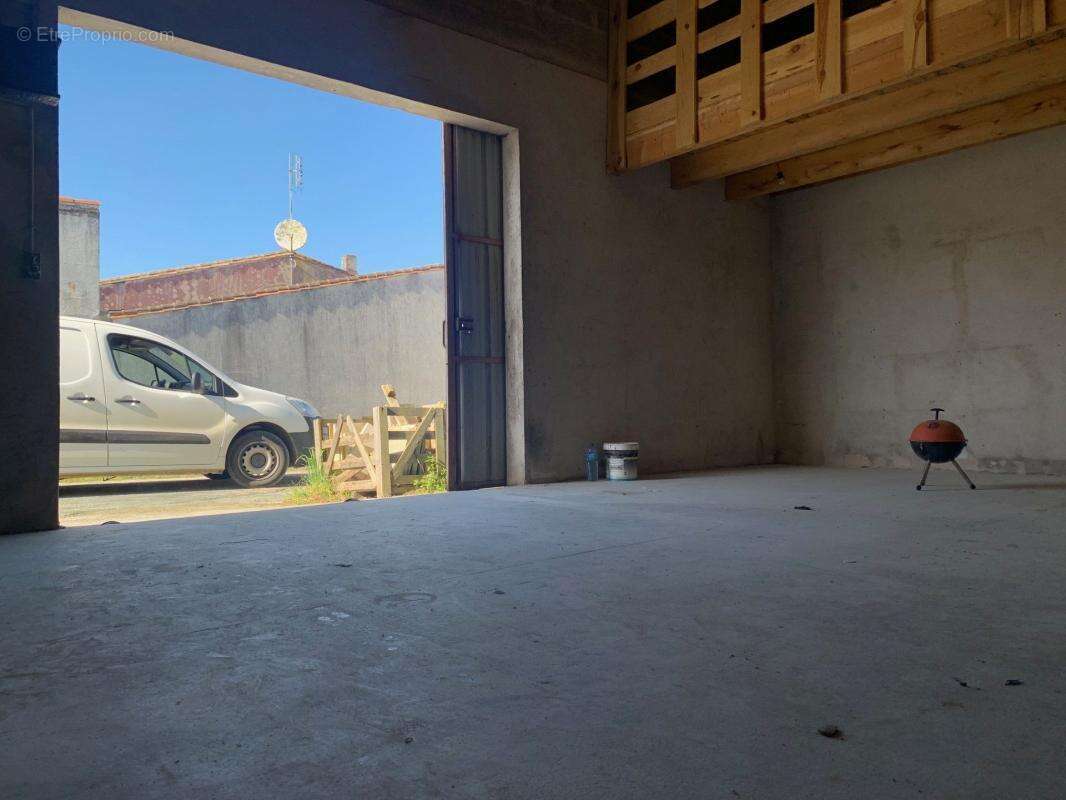 Commerce à LA FLOTTE