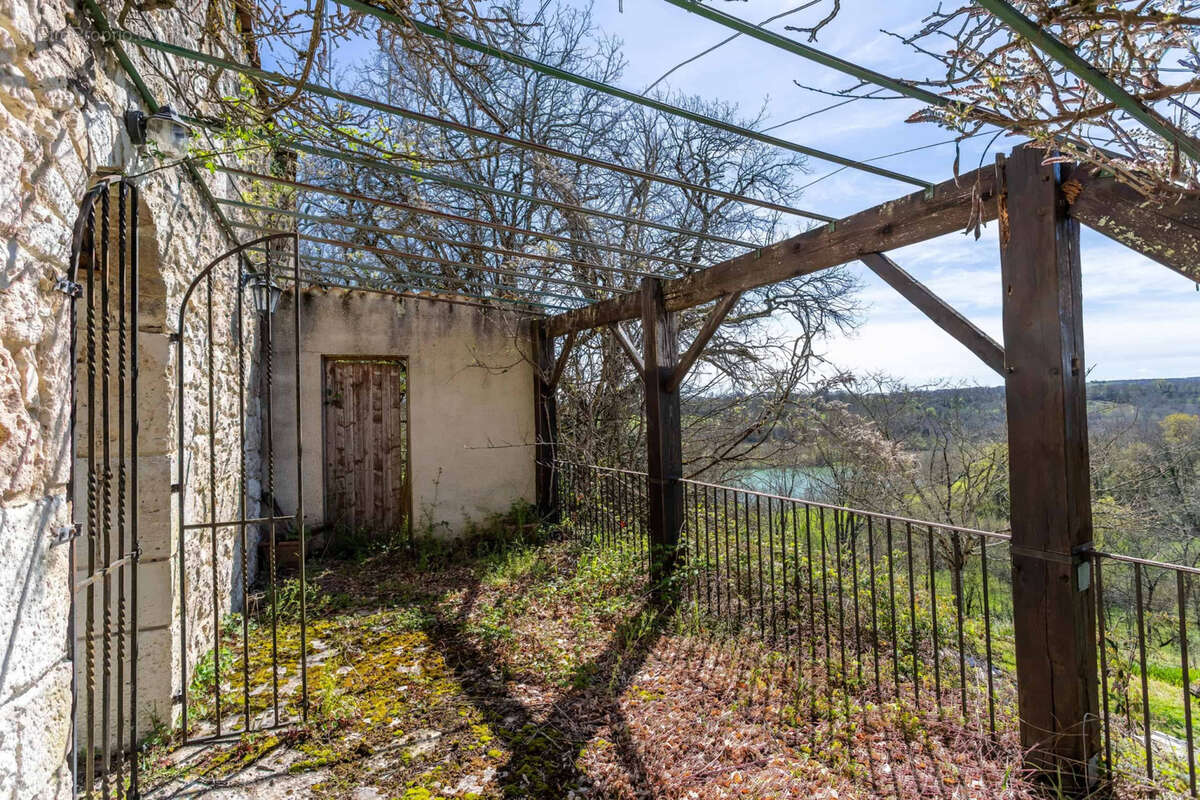 Country house with annexe, pool and land - photo 21