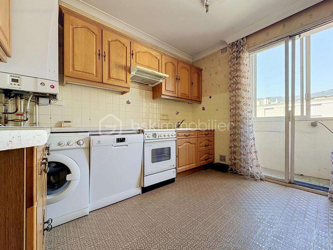 Appartement T5 (en T4) au DERNIER ÉTAGE avec balcon + cave - photo 8