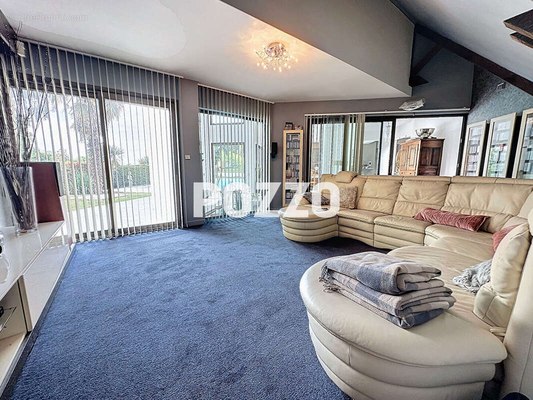 A Vendre - AVRANCHES - Maison 7 pièce(s) 300 m² - Parc paysager - Piscine - Garage - photo 9