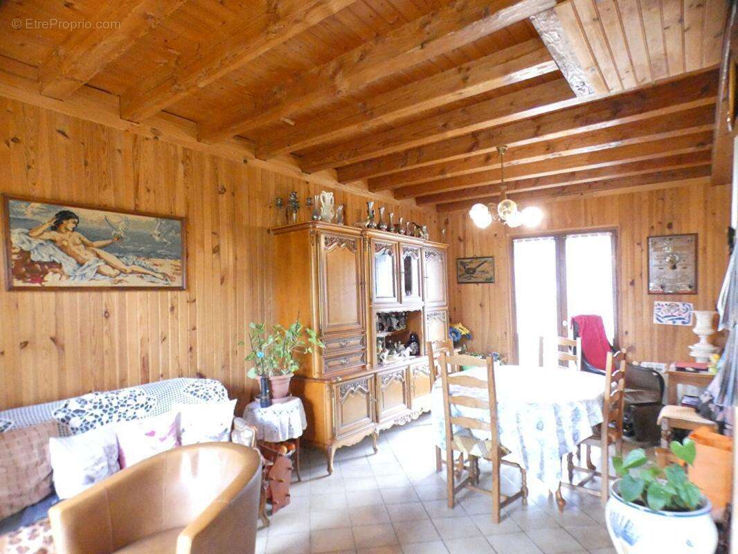 Maison à TERRASSON-LAVILLEDIEU