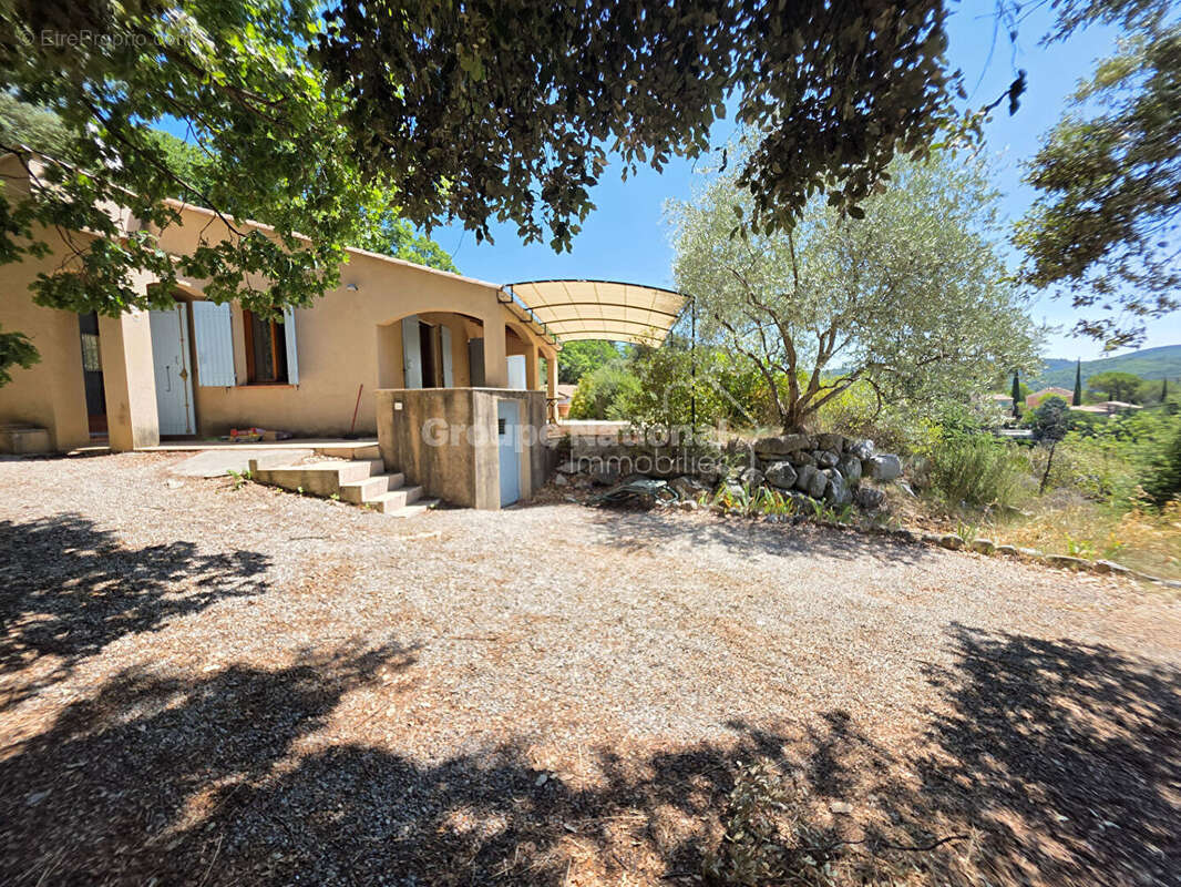 Greoux les bains  maison plain pied avec terrain de 2500m². - photo 19