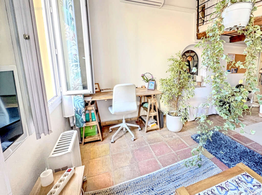 Autre à AIX-EN-PROVENCE