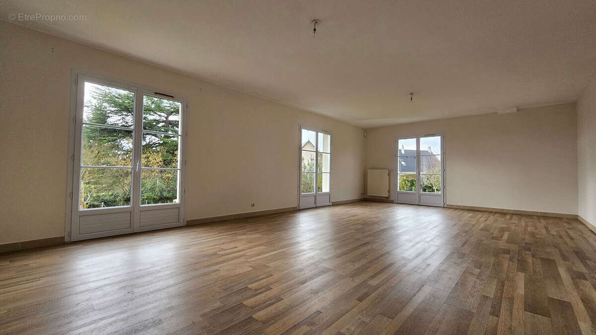 Maison à SAINT-CYR-SUR-LOIRE