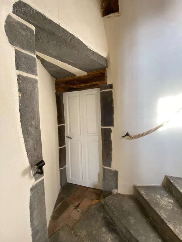 Maison à MARINGUES