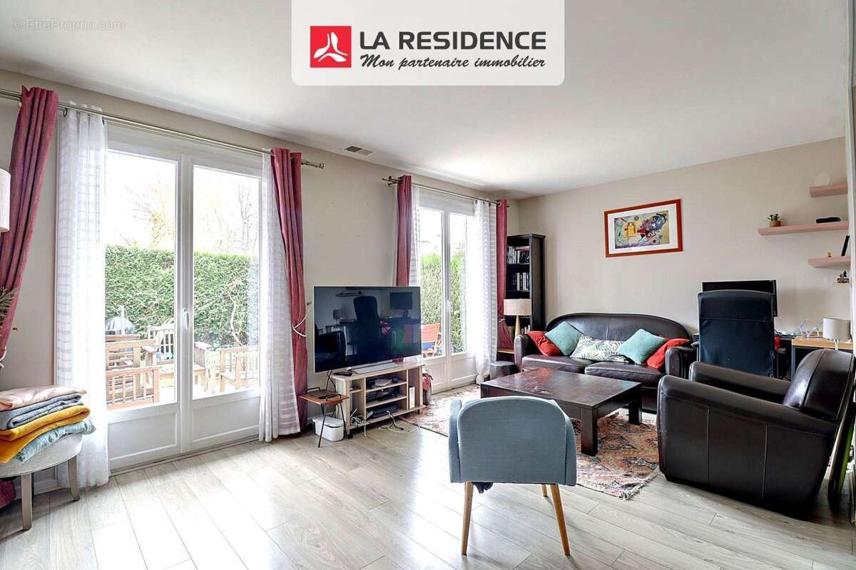 Maison à LE MESNIL-SAINT-DENIS