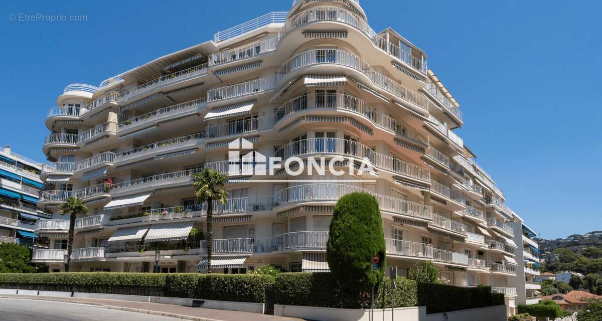 Le Cannet Square Carnot - Residence bourgeoise de qualité - 4 pièces 98.21m2 - plein soleil - terrasses - cave (parking possible - photo 4