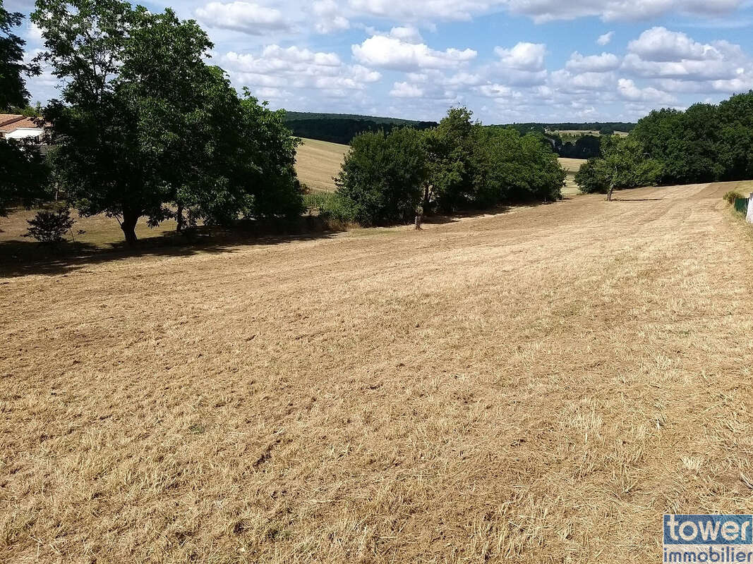 Terrain à bâtir 910 m2 sur Garat à 7 mn de Soyaux - photo 2