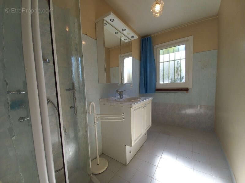 Maison de plain-pied à rafraîchir - Proche centre-ville - photo 10