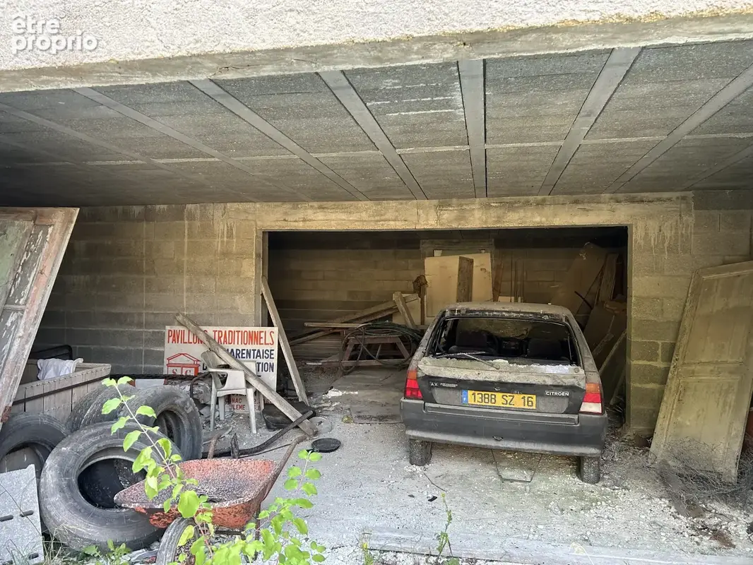 À CHÂTEAUBERNARD, à proximité immédiate d'Auchan   un projet immobilier aux multiples possibilités ! - photo 9