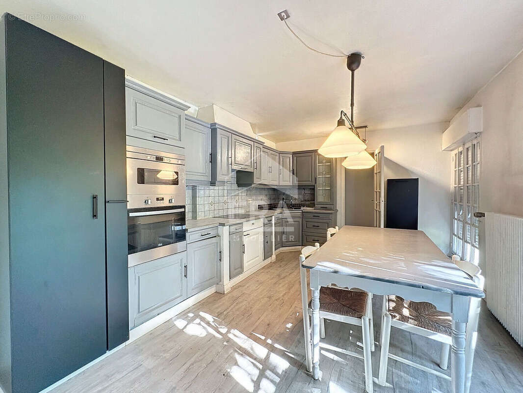 A vendre maison 6 pieces 172 m2 - photo 2