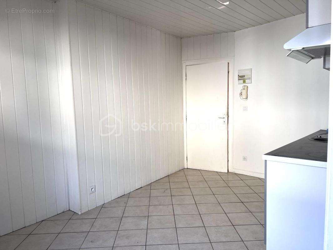 Appartement T2 d'environ 31 m2  avec superbe terrasse de 38 m2 environ - photo 9