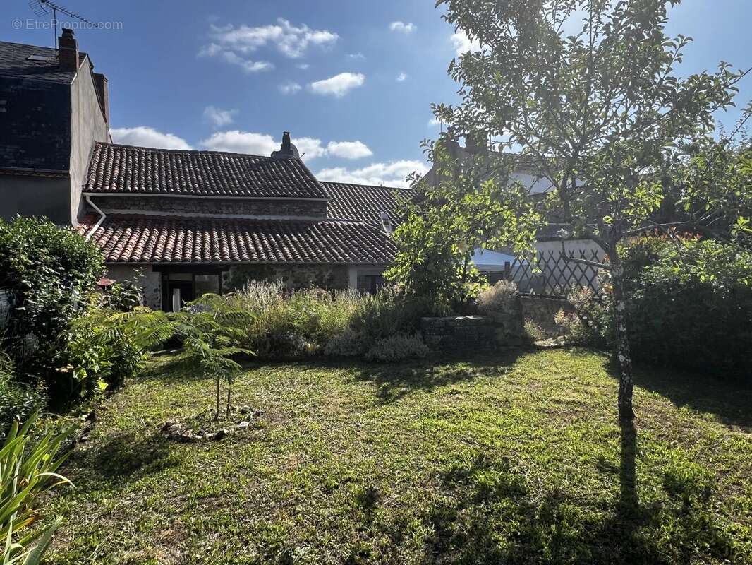 Maison à LE DORAT