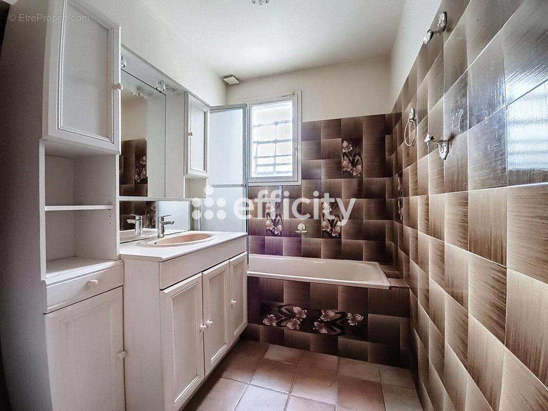 Maison à LE MESNIL-AUBRY