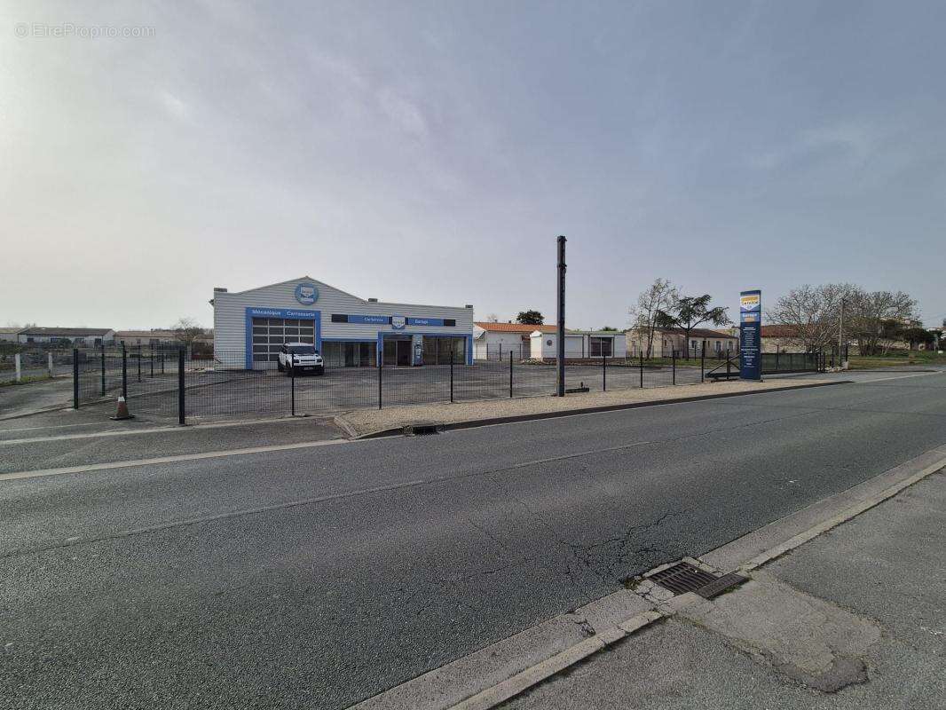 Autre à CHARRON