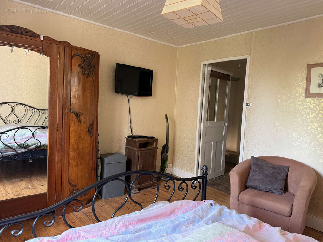 Auv 1225: Maison de caractère, grande grange, toits neufs, 1640m2 - photo 42