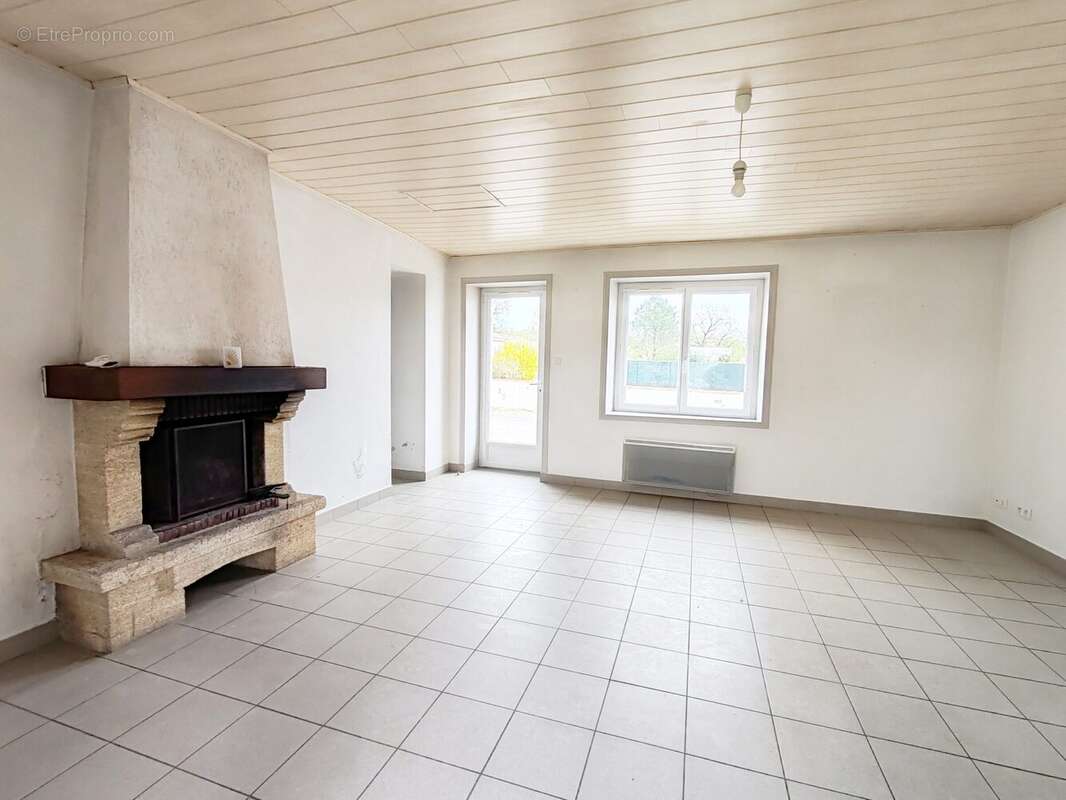 Maison 125 m² à Saint-Hilaire-De-Chaleons  - photo 4