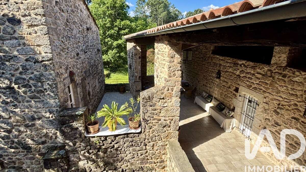 Maison 404 m² à Ailhon  - photo 9
