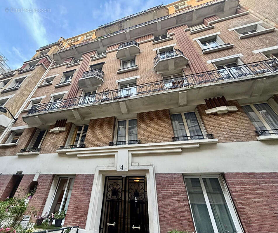 Appartement à PARIS-17E