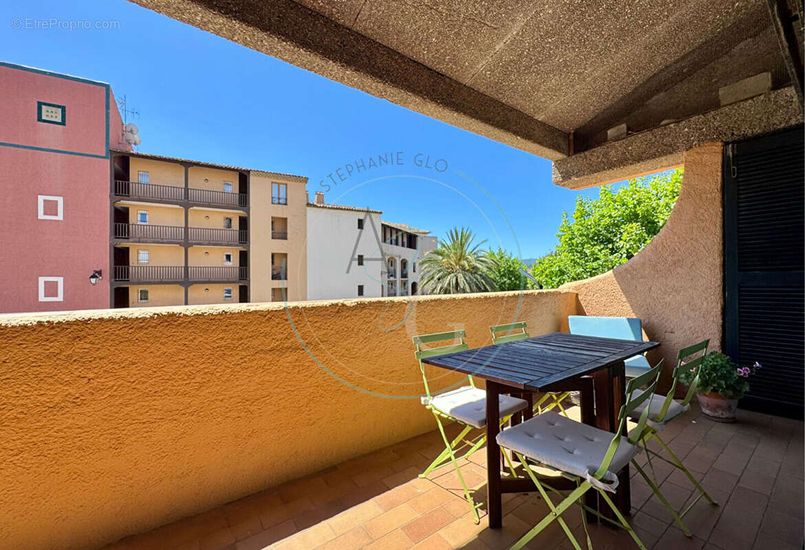 Appartement à COGOLIN