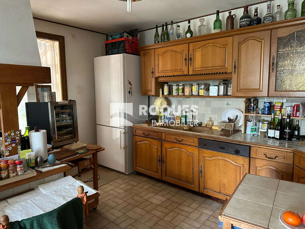 Octon, villa indèpendante de Plain-pied, 74 m2 habitables, sur 912 m2 de terrain, à mettre au goût du jour - photo 5