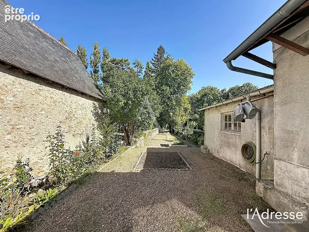 Maison de bourg à vendre à Truyes. - photo 8