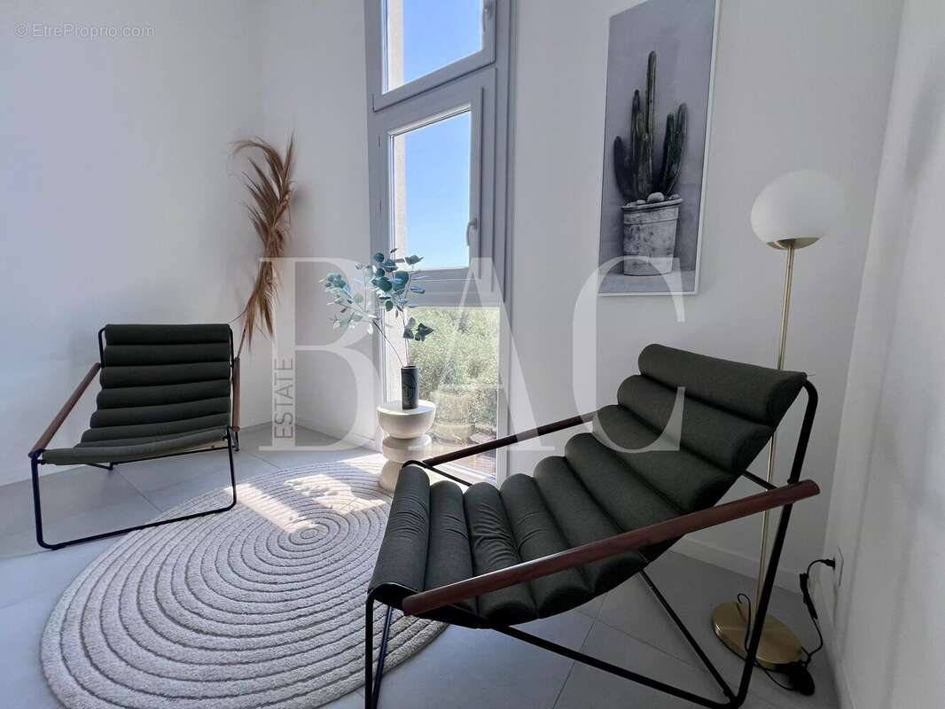 Vue mer panoramique pour ce superbe appartement lumineux 4 pièces à Antibes - photo 9