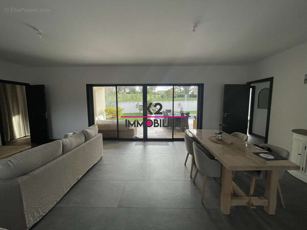 Maison à MONTELIMAR