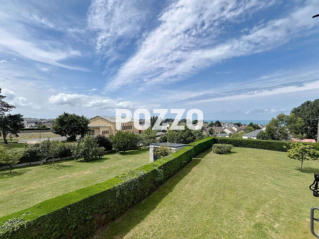 Appartement à DONVILLE-LES-BAINS