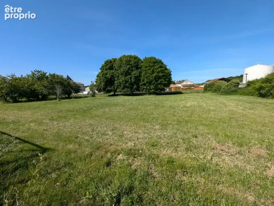 Terrain à SAINT-EUGENE