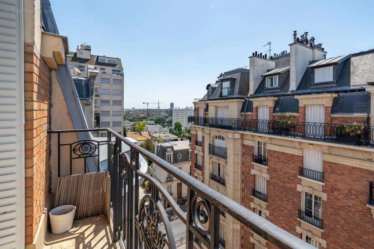 Appartement à COURBEVOIE