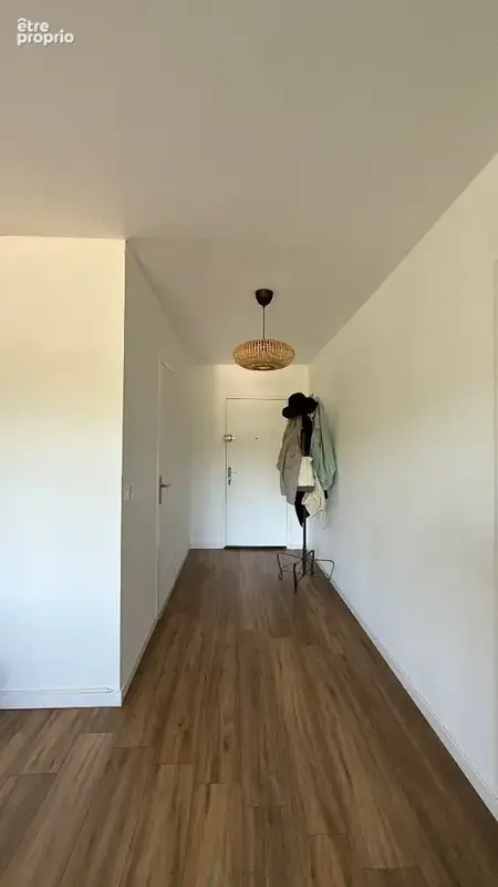 COUP DE CUR  Appartement 4 pièces entièrement rénové, lumineux, avec balcon et parking - photo 2