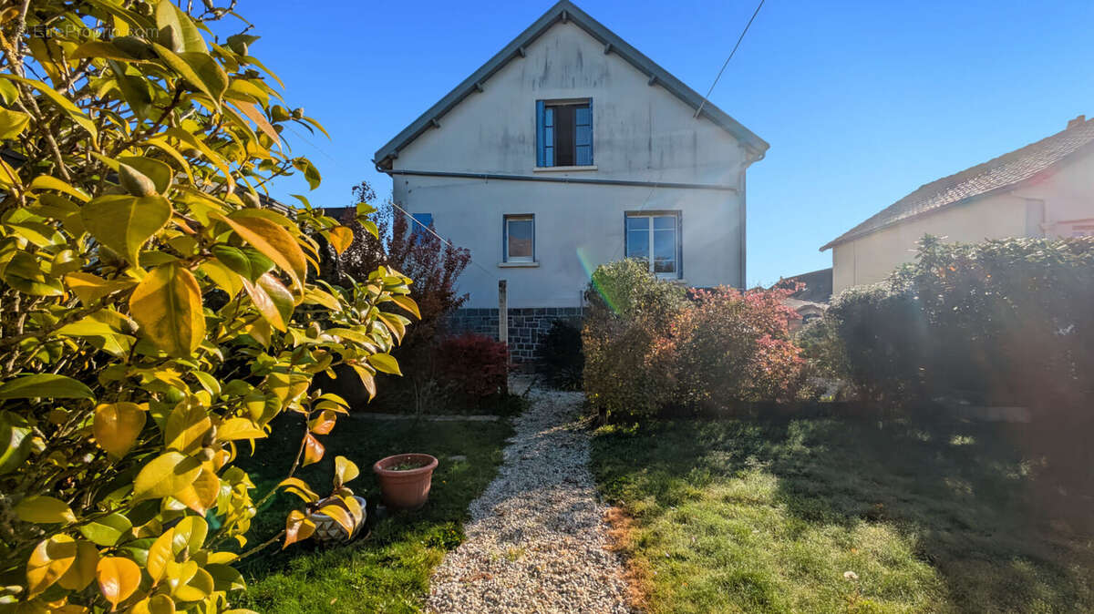 Maison à COMBOURG