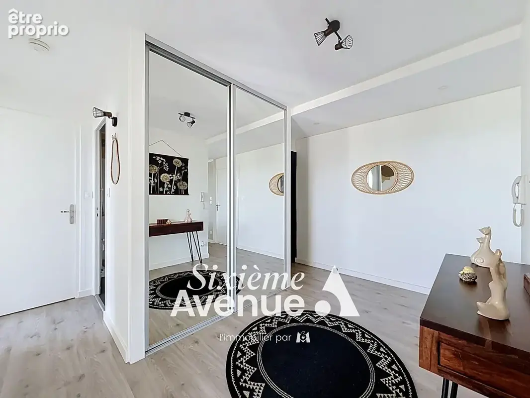 Appartement Decines Charpieu 4 pièce(s) 86 m2 vue Grand-Large - photo 2