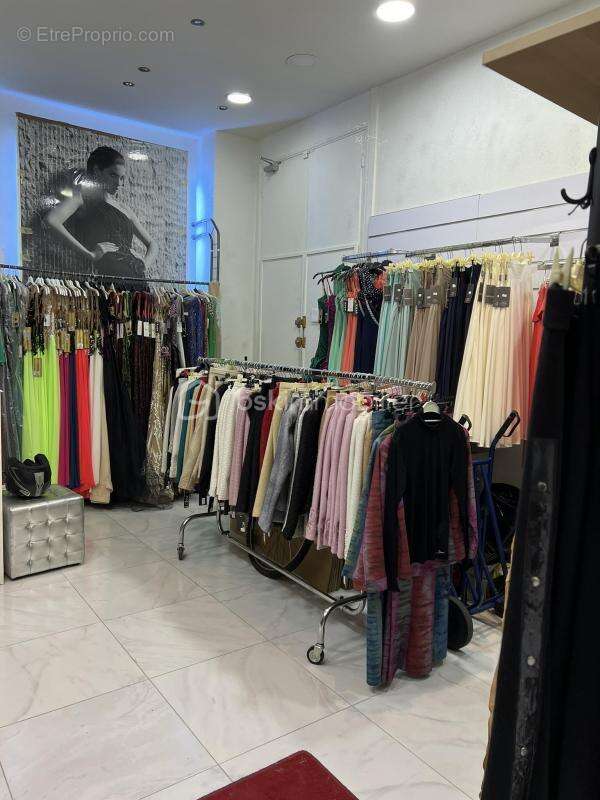 Commerce à PARIS-11E