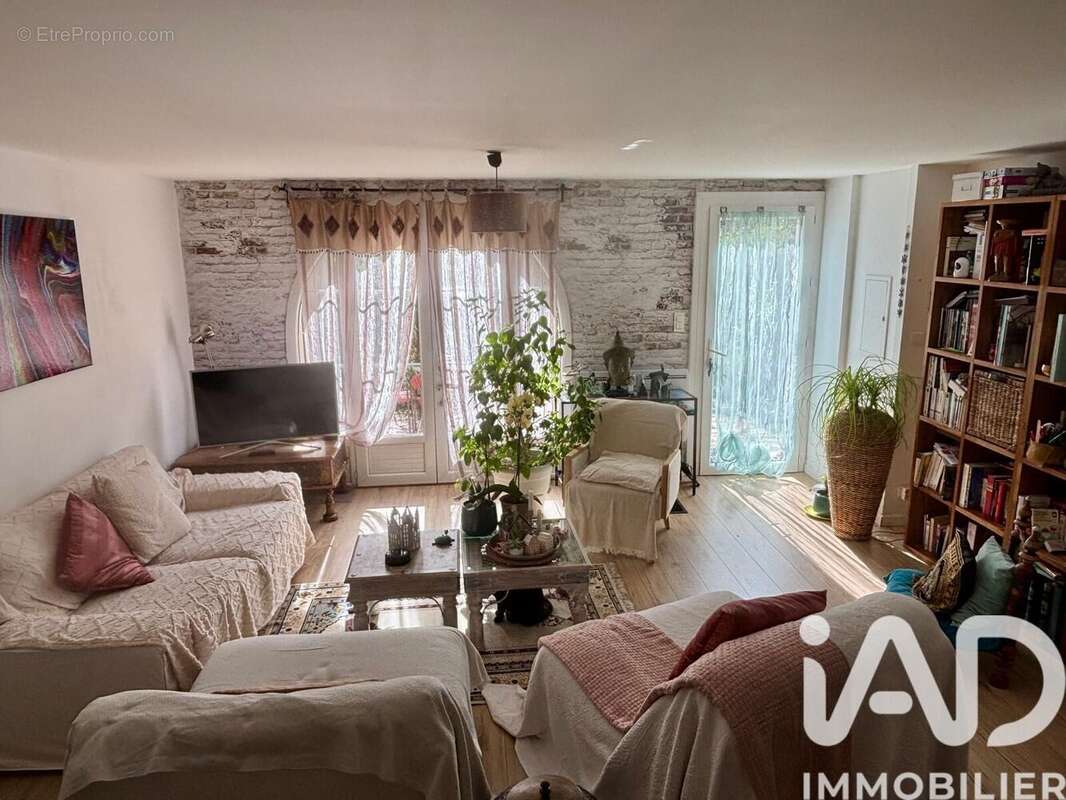 Photo 8 - Maison à ENTRAIGUES-SUR-LA-SORGUE