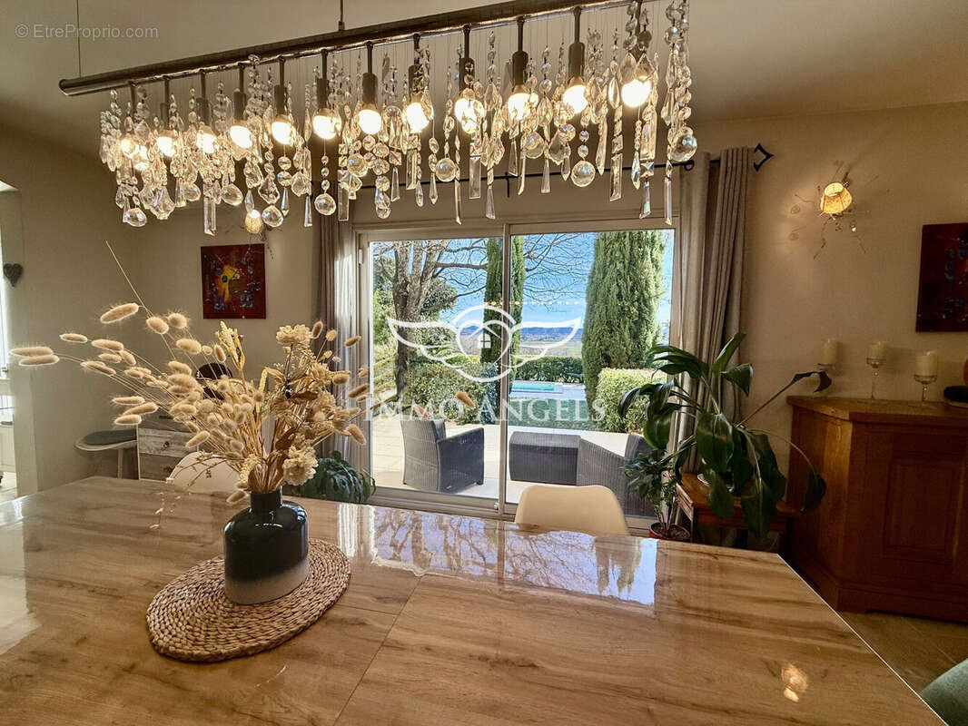 Maison à LAUDUN-L'ARDOISE