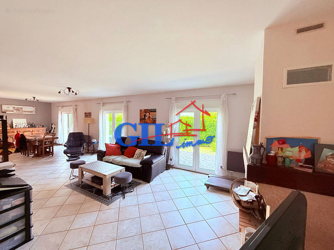 Maison à SAVIGNY-LE-TEMPLE