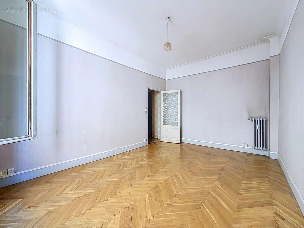Deux-pièces de 53,85 m² avec beau potentiel – Quartier Vernier, Nice - photo 2