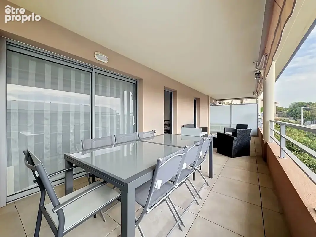 3p 61m², terrasse, piscine et 2 garages électrifiés - photo 2