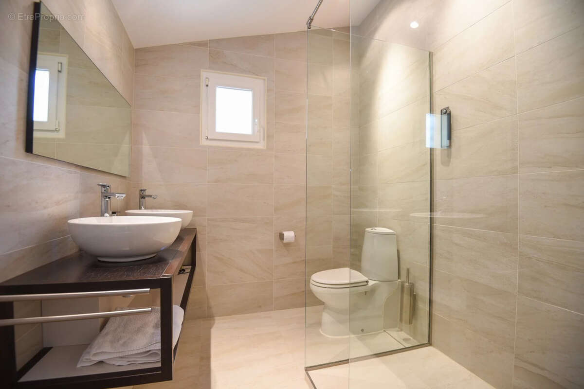 Maison à ENTRECASTEAUX